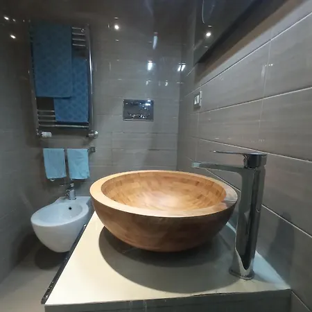 C&e Suites Roma Nyaraló